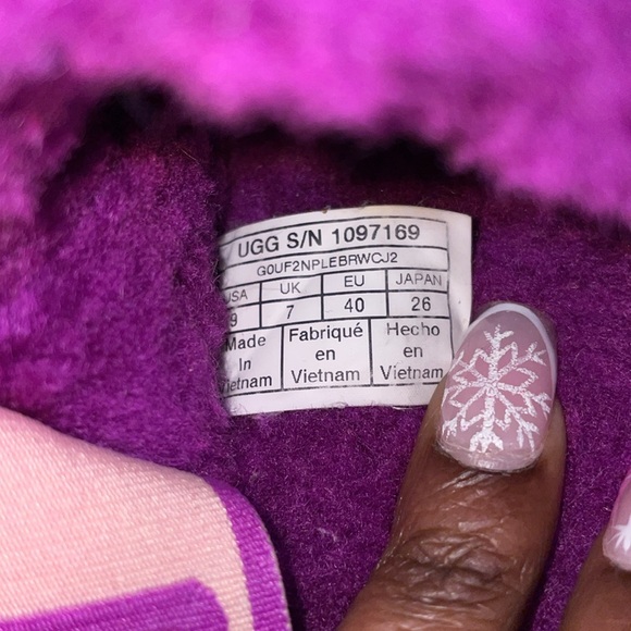 FUCHSIA PINK UGG FLUFF YEAH SLIDES 🍭🍬 - Picture 5 of 8